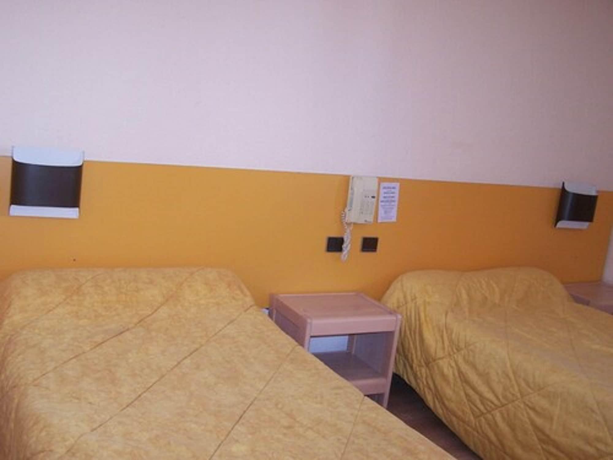Hotel Estival Arriel ลูร์ด ภายนอก รูปภาพ
