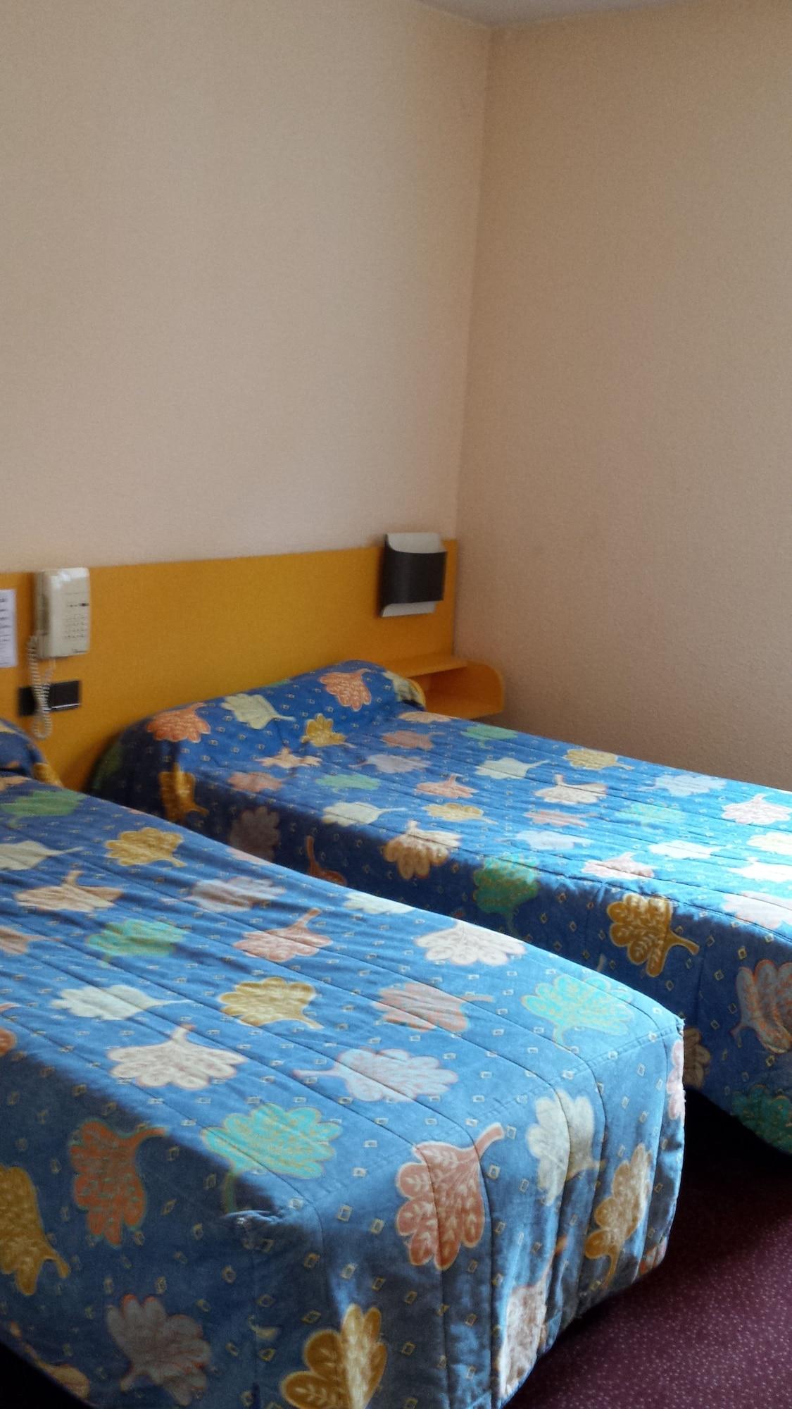 Hotel Estival Arriel ลูร์ด ภายนอก รูปภาพ