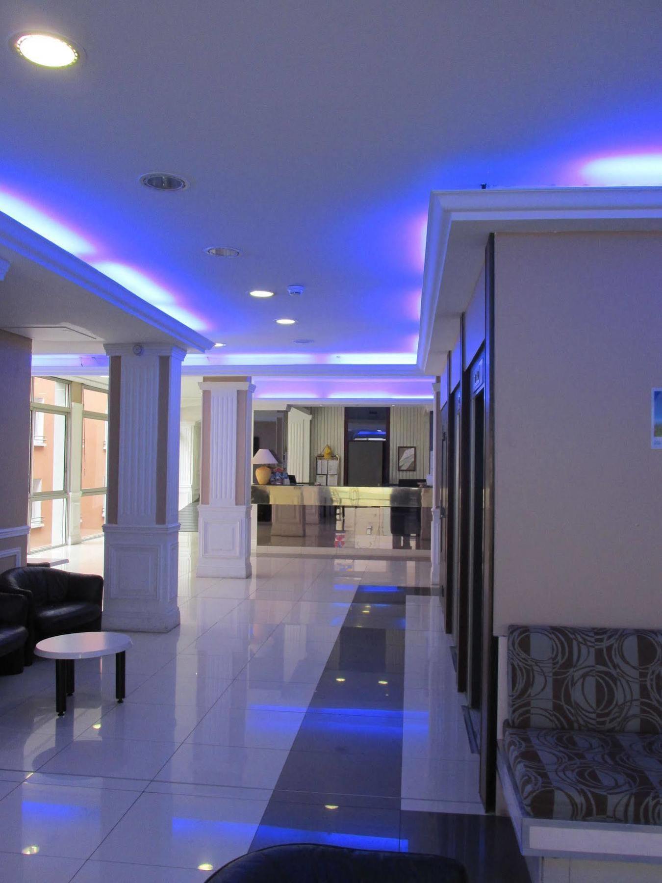Hotel Estival Arriel ลูร์ด ภายนอก รูปภาพ