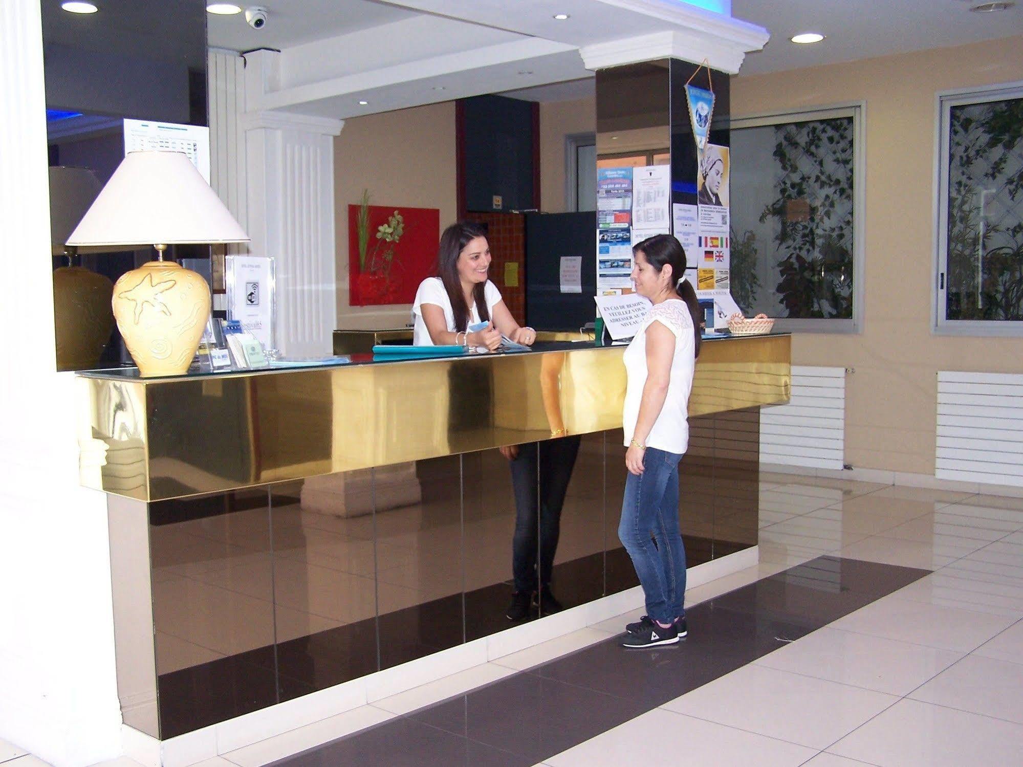 Hotel Estival Arriel ลูร์ด ภายนอก รูปภาพ